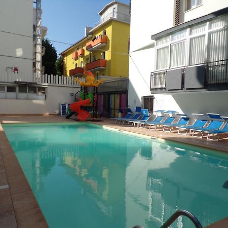 Hotel 2000 Rimini Kültér fotó