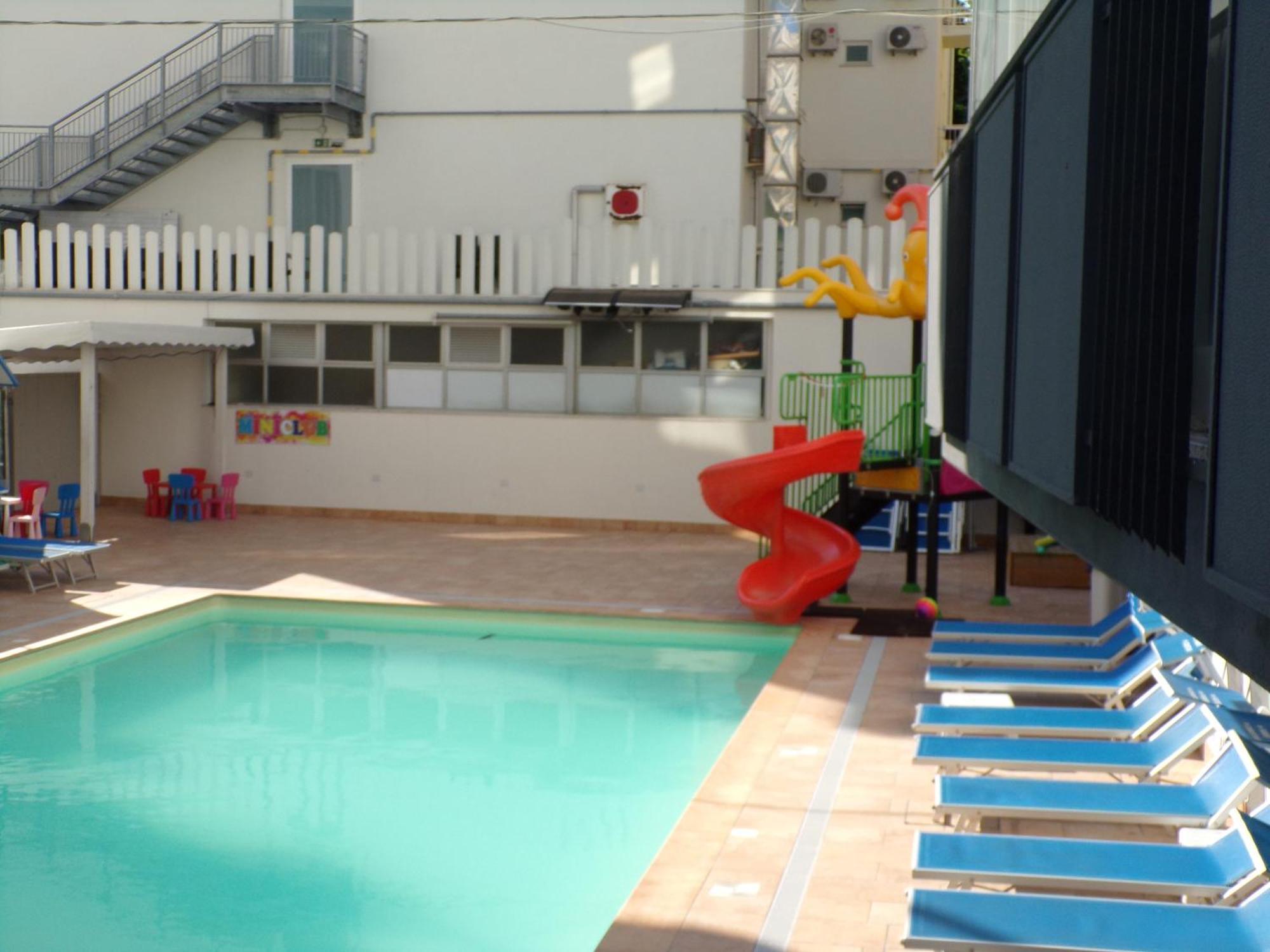 Hotel 2000 Rimini Kültér fotó