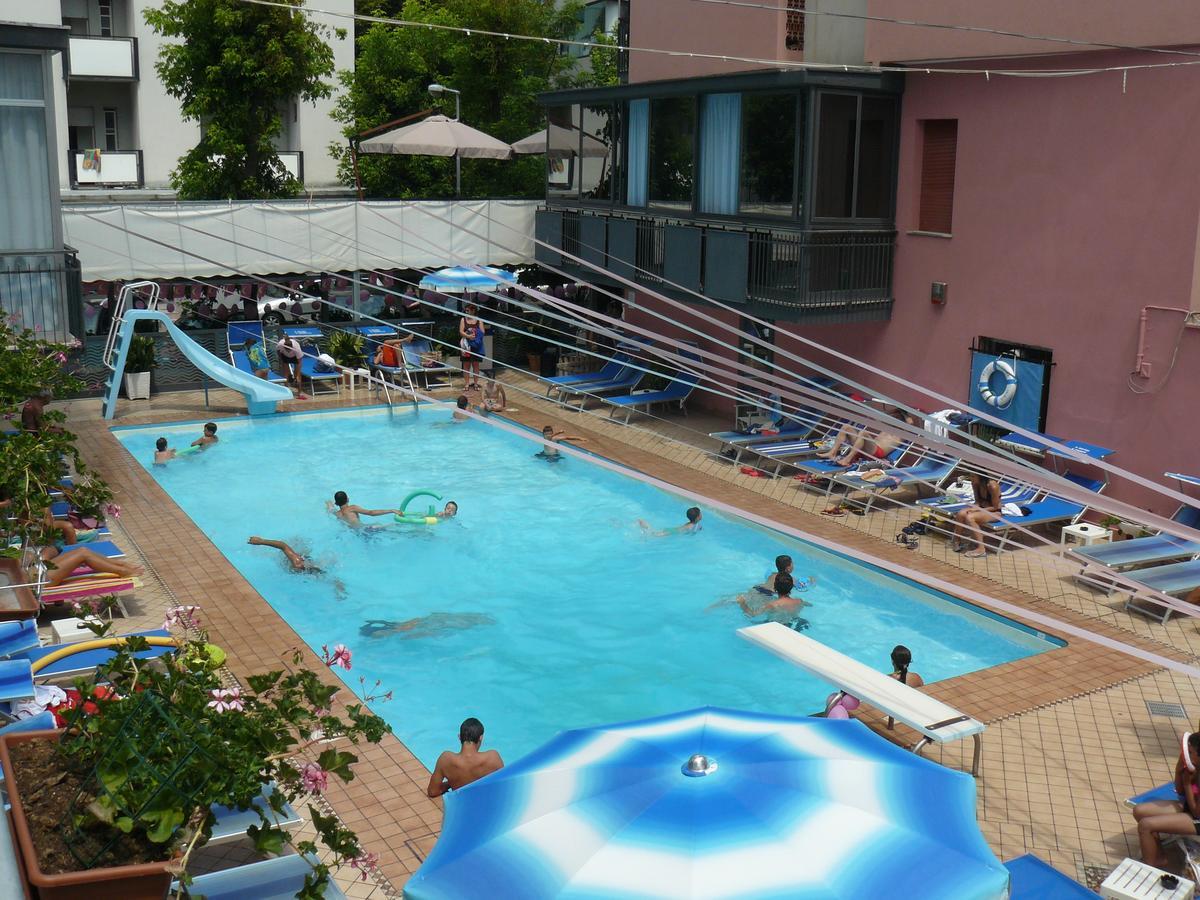 Hotel 2000 Rimini Kültér fotó